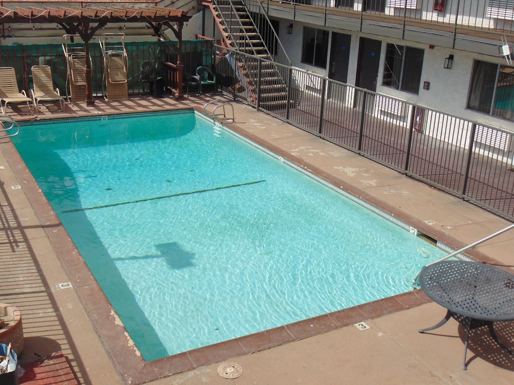 Days Inn by Wyndham Victorville - photo 9