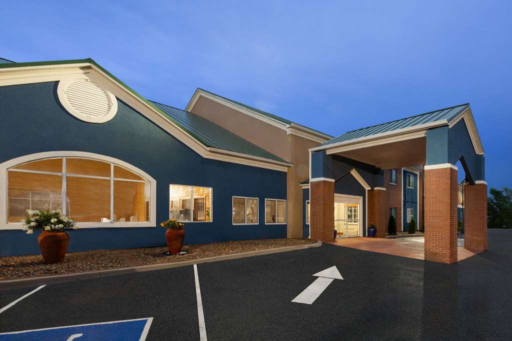 AmericInn by Wyndham Grinnell - photo 3