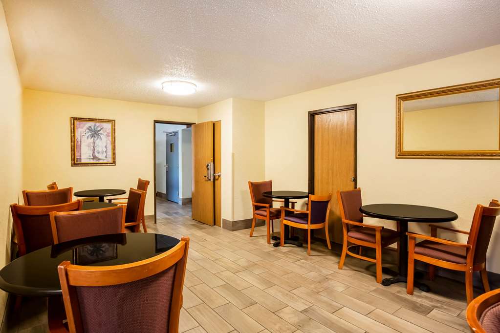 Super 8 by Wyndham Lawrence - photo 16