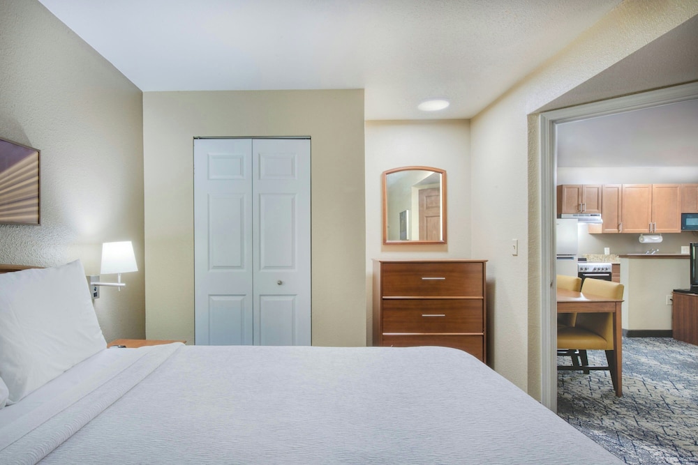 TownePlace Suites by Marriott Raleigh Cary Weston Parkway - photo 13