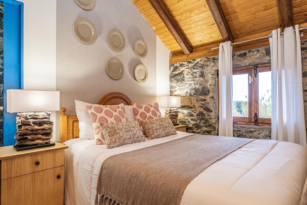 King Shelter by Homie in Porto Moniz, Portugal