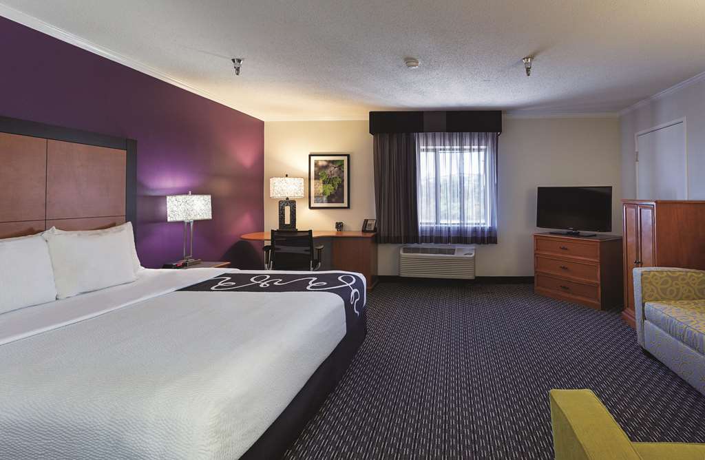 La Quinta Inn & Suites by Wyndham Baton Rouge Siegen Lane - photo 22