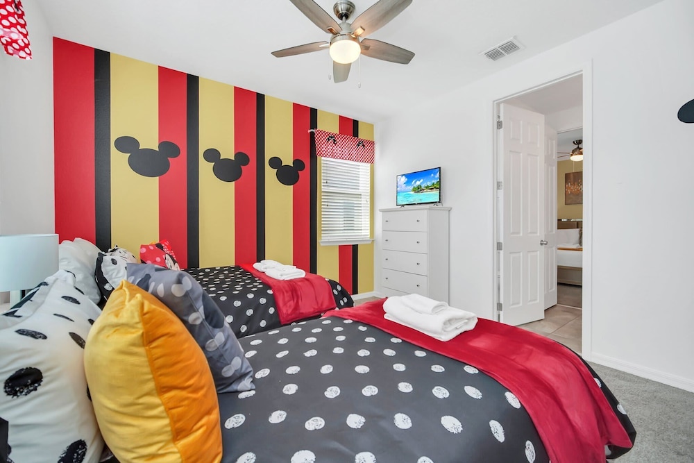New Decor With Mickey Nemo Tinkerbell & Star Wars Rooms Private Pool and Game Room - photo 20