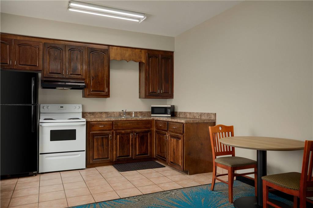 Days Inn & Suites by Wyndham Prattville Montgomery - photo 26