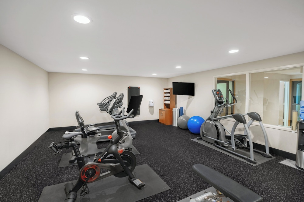 Holiday Inn Express & Suites Hayward by IHG - photo 37