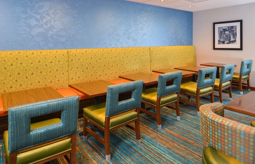 Hampton Inn Seattle Airport - photo 29