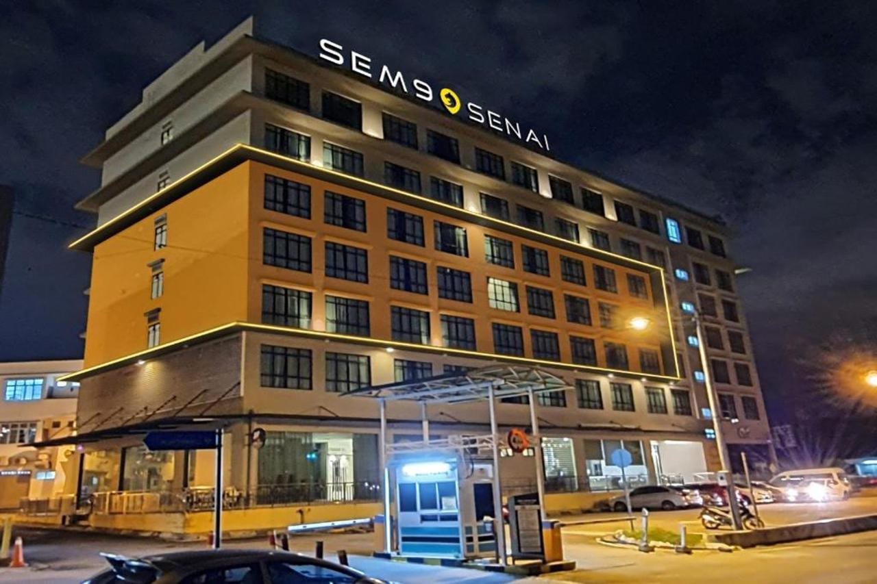 SEM9 Senai ''Formerly Known as Perth Hotel — hotel in Taman Senai