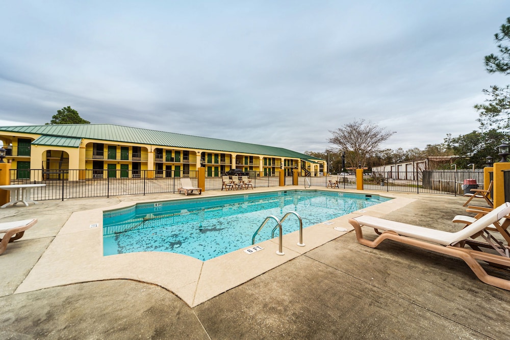 Days Inn by Wyndham Atmore — hotel in Atmore