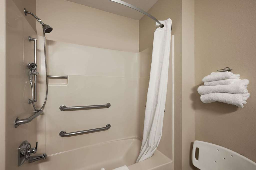 Super 8 by Wyndham Cromwell Middletown - photo 25