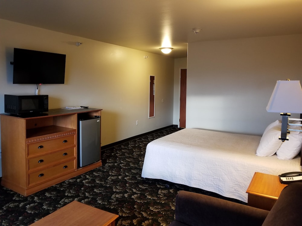 Grand View Inn & Suites - photo 9