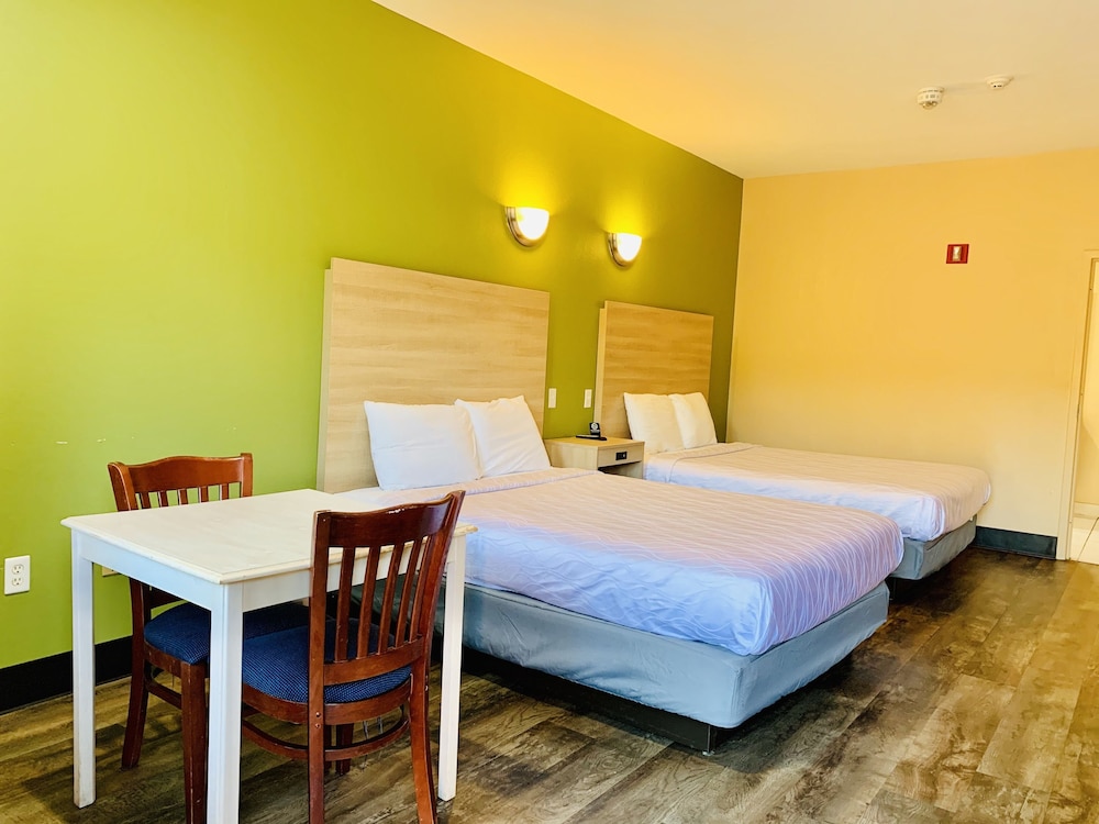 Weston Inn & Suites - photo 17