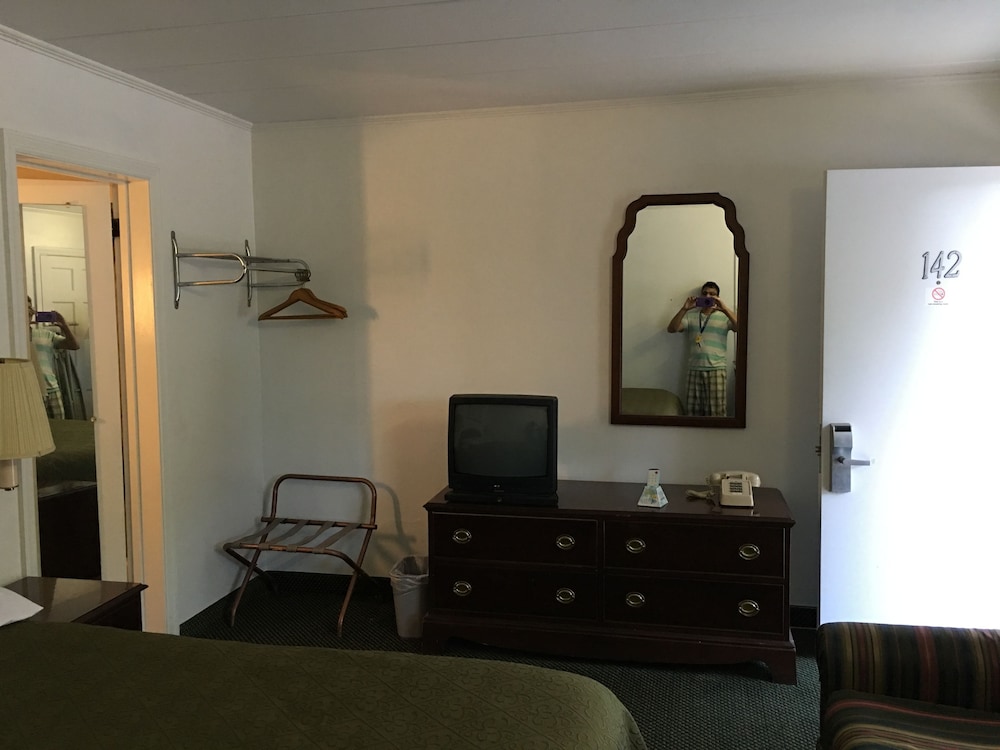Relax Inn Altoona - photo 54