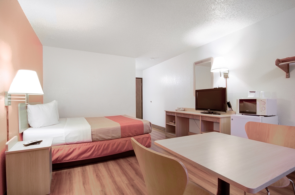Motel 6 Colby KS - photo 13