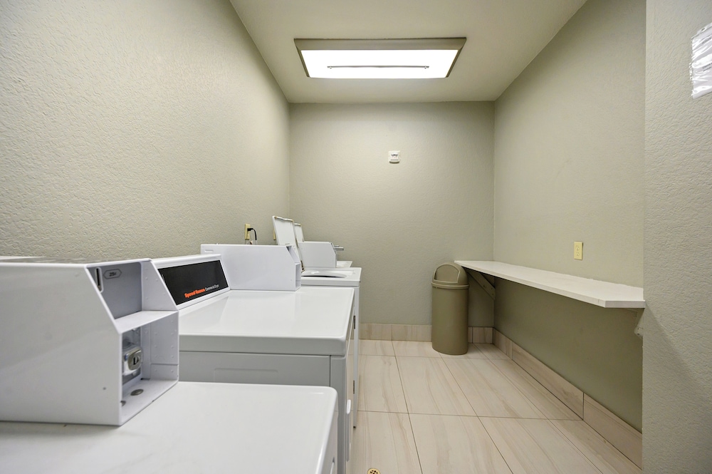 HiWay Inn Express of Broken Bow - photo 25