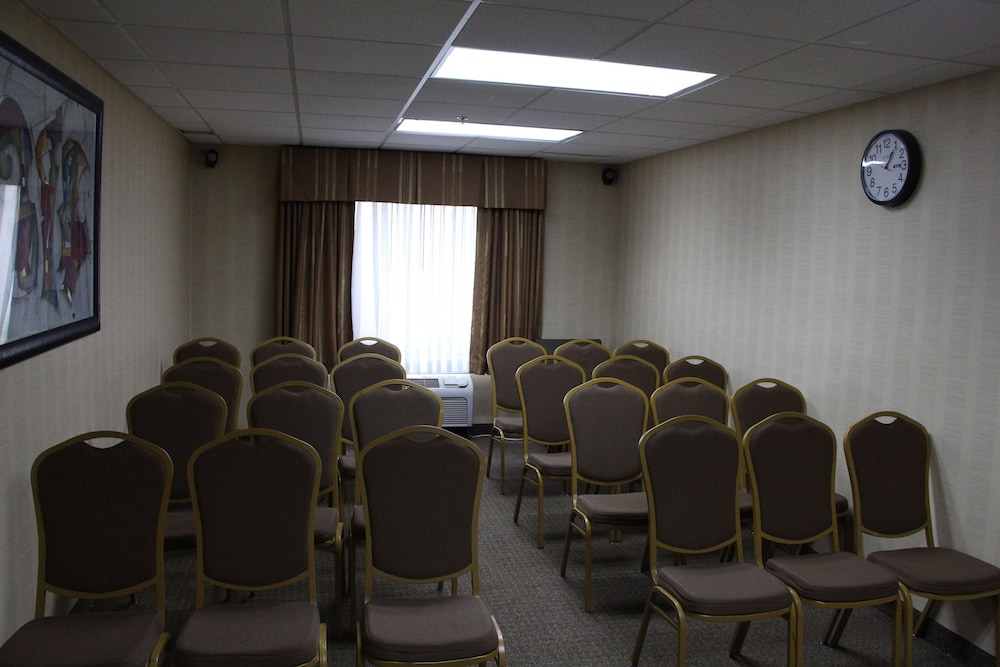 Jameson Inn and Suites Riverdale - photo 41