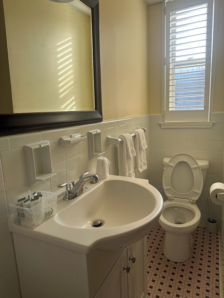 Vineyard Harbor Motel Private Beach - photo 279