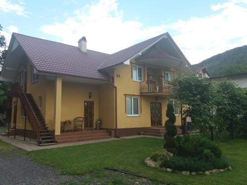 U Lyudmily — hotel in Mukacheve