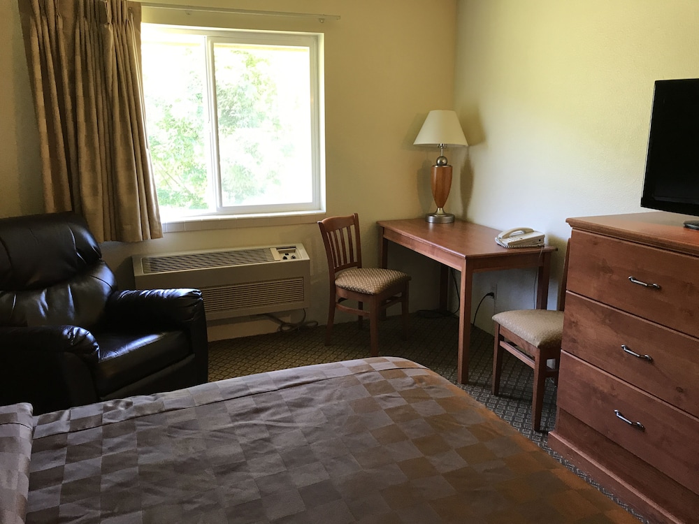 FairBridge Inn & Suites Kellogg - photo 8