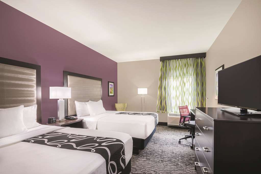 La Quinta Inn & Suites by Wyndham Clifton Park Saratoga Area - photo 12