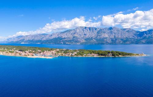 Stunning Apartment In Sucuraj With Wifi — 4-Star Luxury Hotel in Sucuraj, Croatia