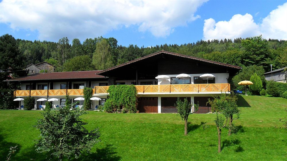 Hotel Haus am Berg - carbon neutral hotel in Lam