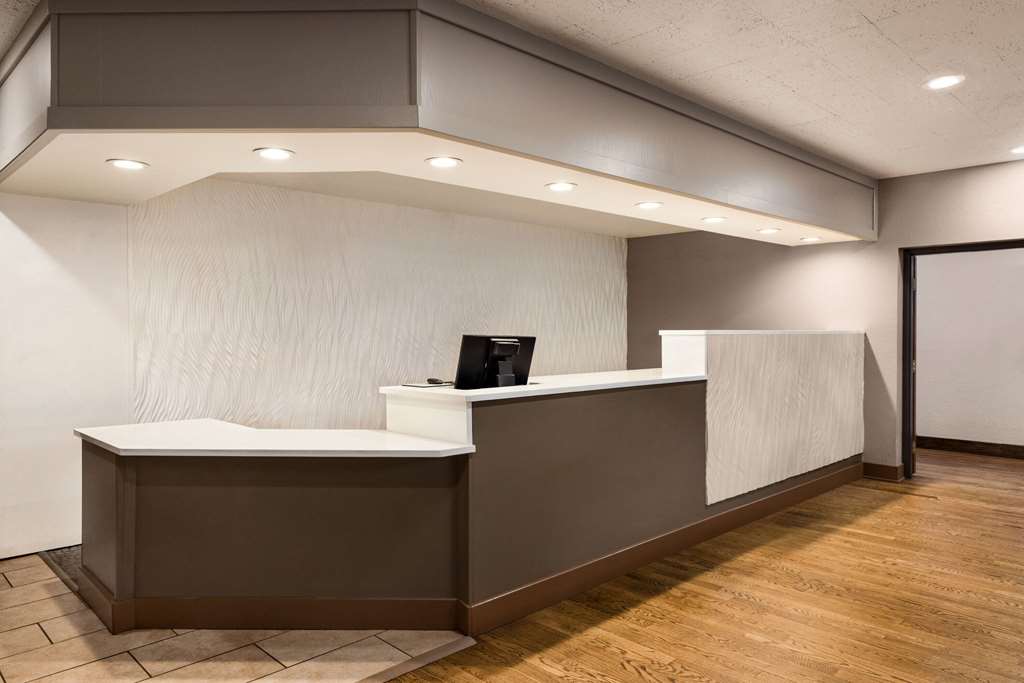 Ramada by Wyndham Albuquerque Airport - photo 8