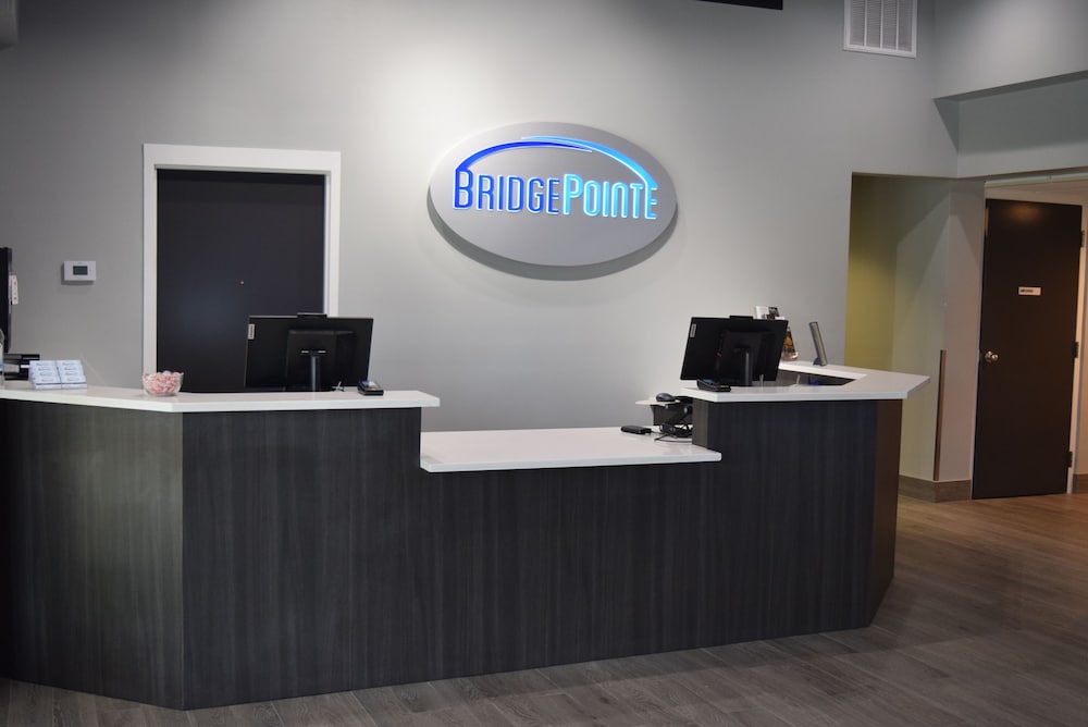 BridgePointe Hotel & Marina - photo 3