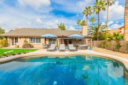 Greenway Park Oasis Htd Pool Putt Firepit — 4-Star Luxury Hotel in Phoenix, United States