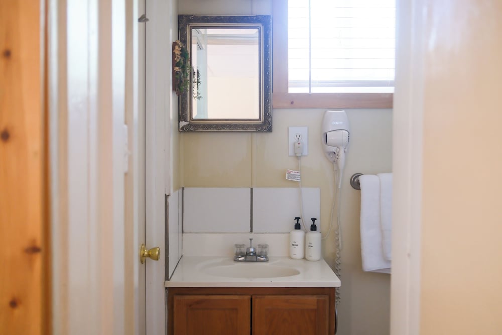 Rocky Mountain Inn - photo 37