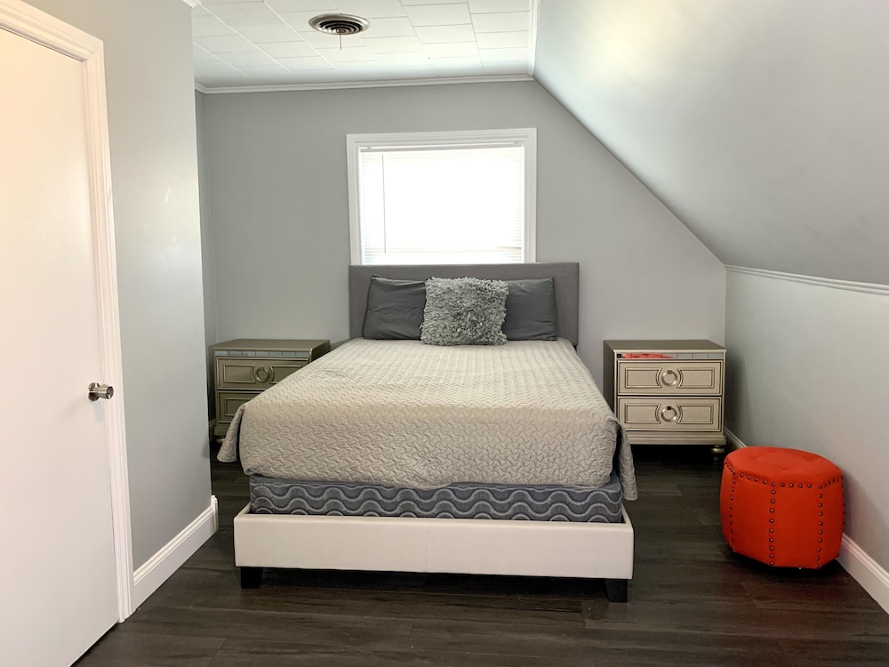 The Wheel of Fortune Duplex 8BR Parking - photo 16