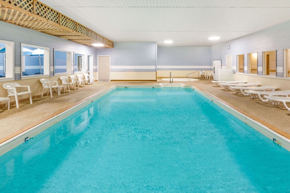 Days Inn by Wyndham Alpena - photo 23