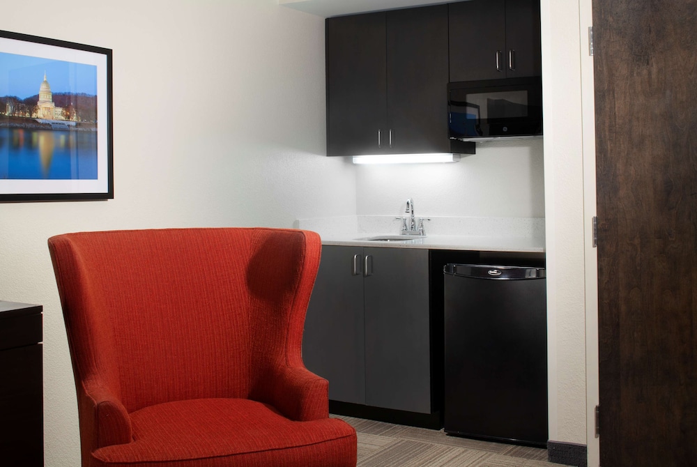 Hampton Inn Charleston Southridge - photo 16