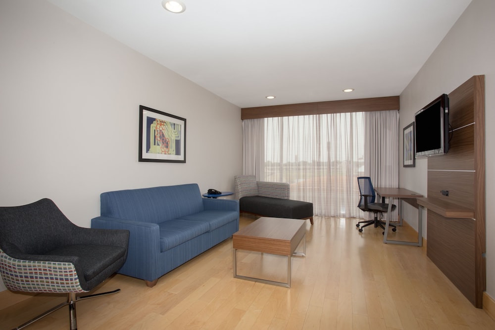 Holiday Inn Express & Suites Amarillo by IHG - photo 3