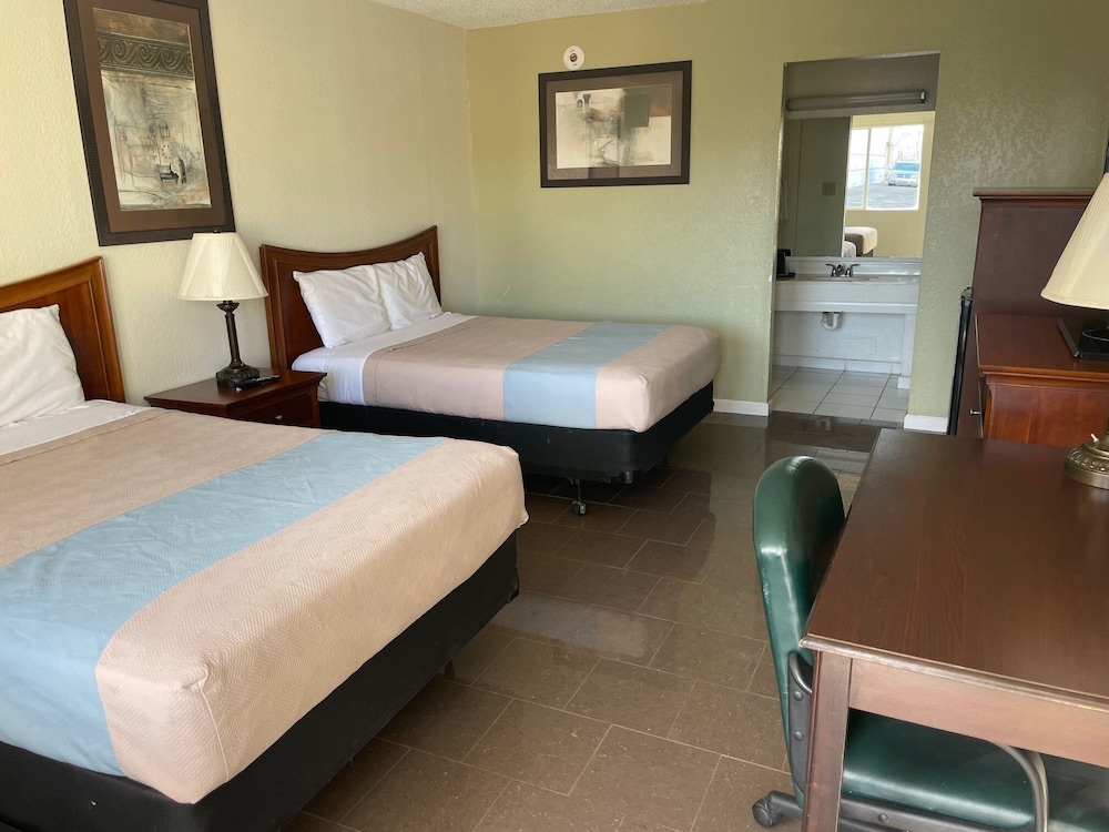 Del Rio Inn - photo 12