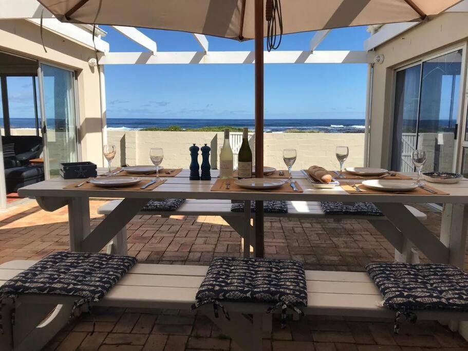 La Mer a beautiful beachfront home in Sandbaai — 4-Star Luxury Hotel in Hermanus, South Africa