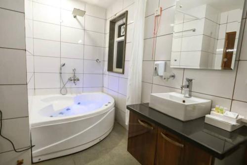 Penthouse With Jacuzzi Garden & Extra Room Pets OK