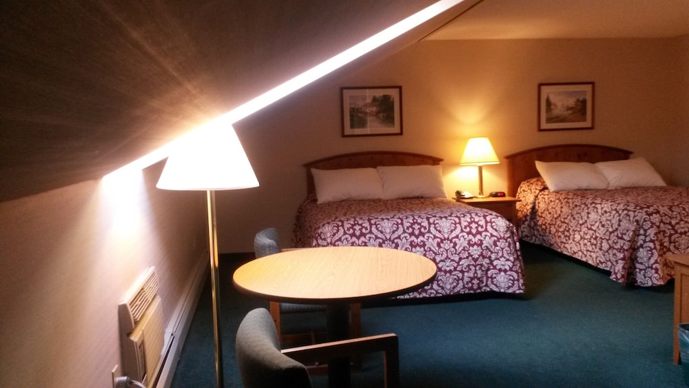 Commodores Inn - photo 11