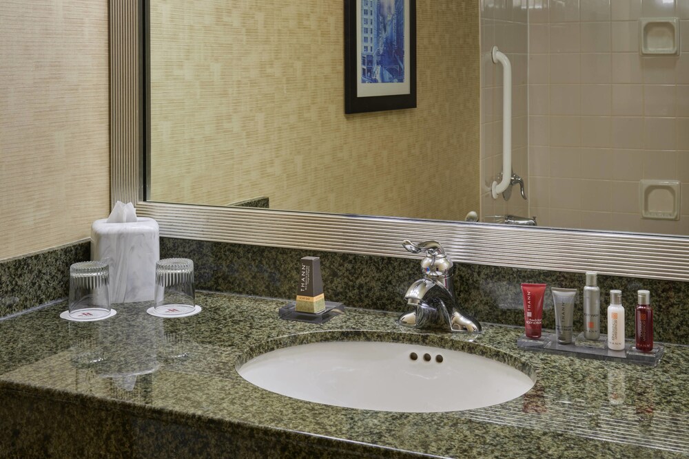 Marriott Milwaukee West - photo 7