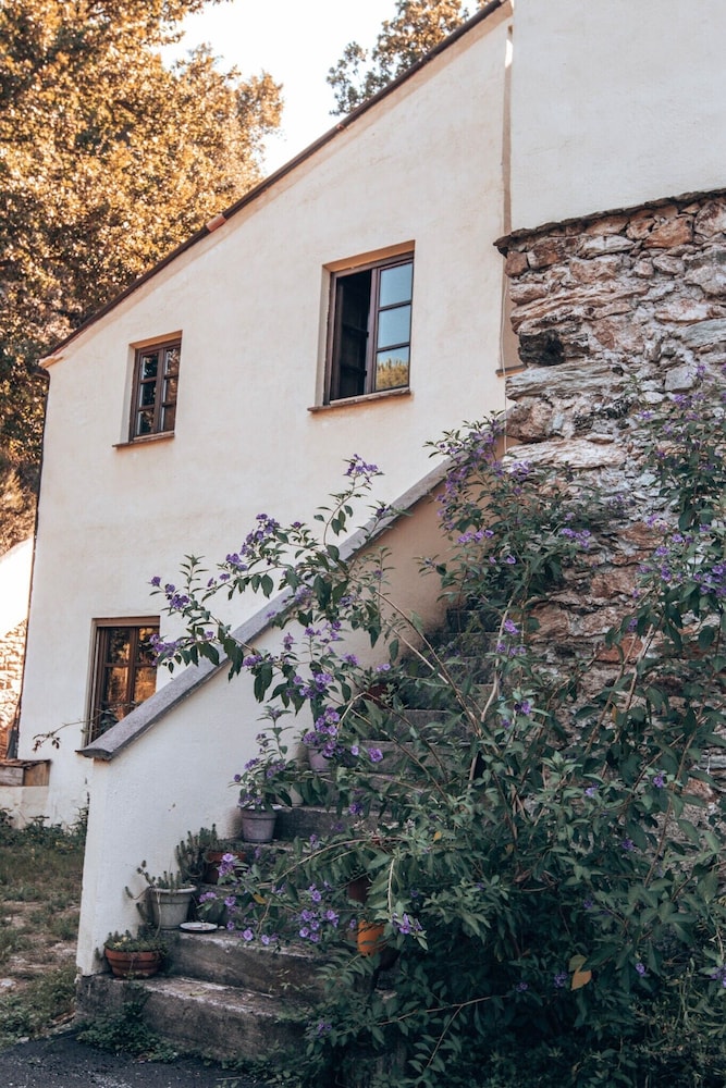 Le Petit Chateau - last minute hotel in Vezzi Portio