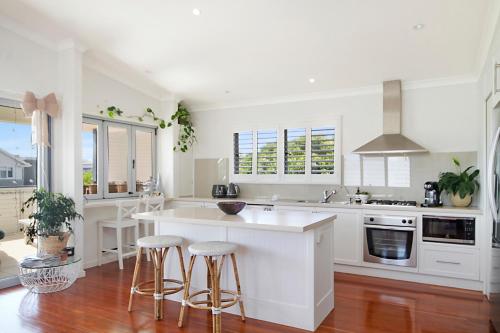 Beach Retreat Casuarina Near Osteria Weddings — 4-Star Luxury Hotel in Casuarina, Australia
