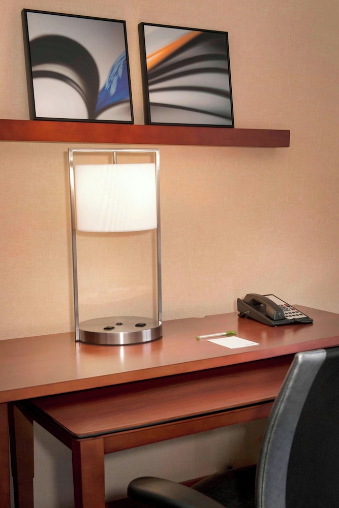 Courtyard By Marriott Hartford Windsor Airport - photo 5