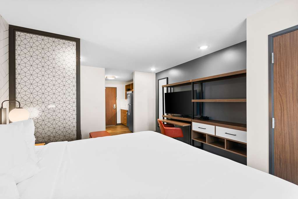 Everhome Suites Lexington Horse Park - photo 25