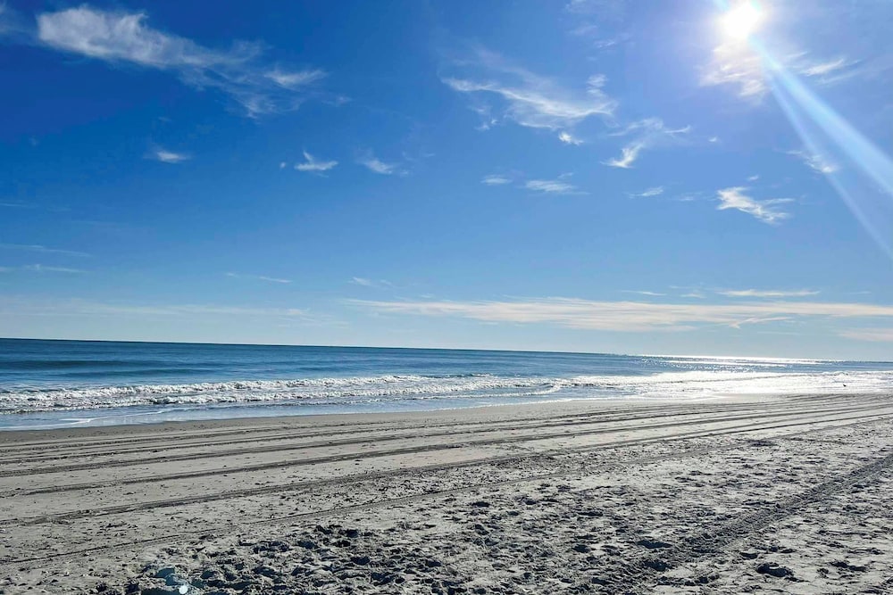 Pool Beach & Golf: Barefoot Resort Condo - photo 17