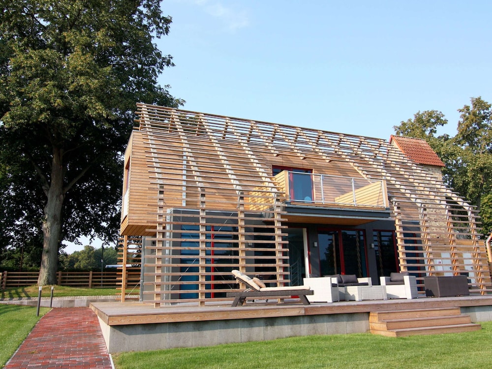 Chalet Near Schwerin With Golf & Castle Views — 4-Star Luxury Hotel in Wendorf, Germany