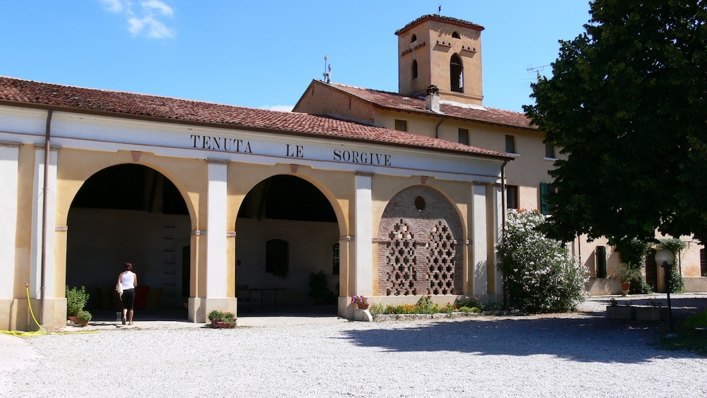 Tenuta Le Sorgive Agriturismo — 4-Star Luxury Hotel in Solferino, Italy