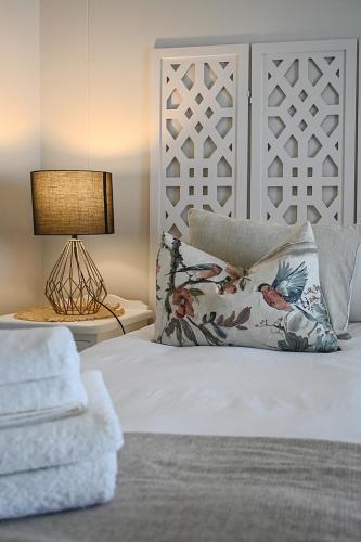 Unwind at Coral 2BR Bloubergstrand Beach Apt Walk to Beach