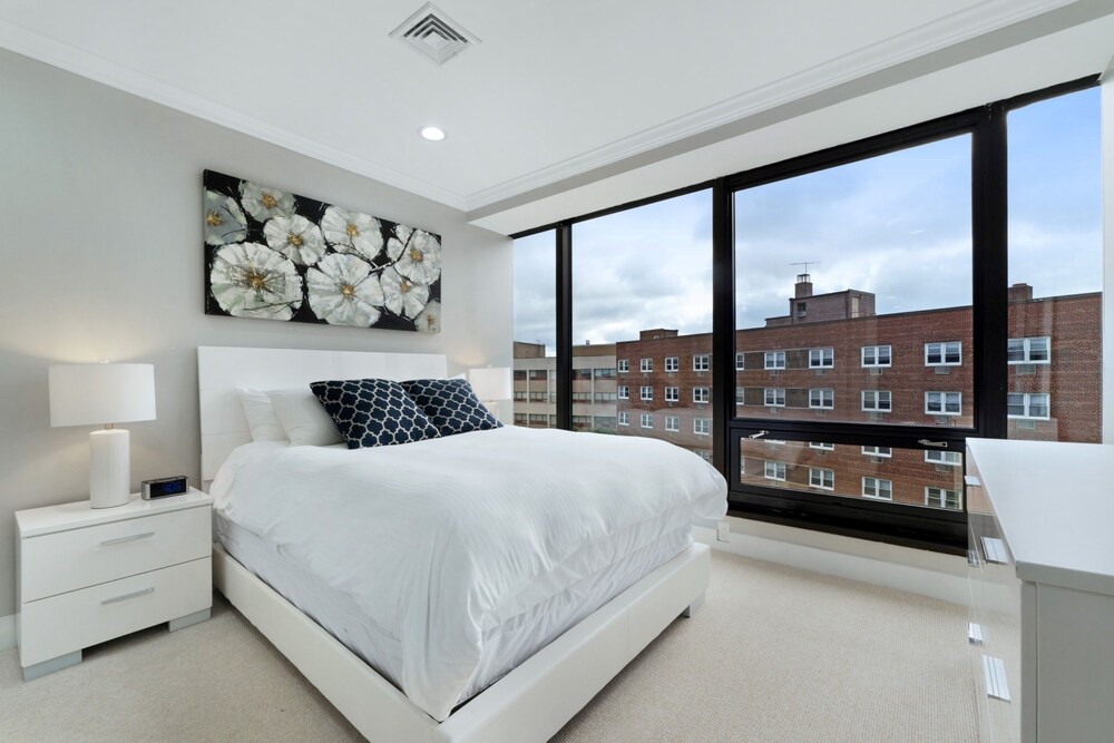 Global Luxury Suites on Prospect Street - photo 4