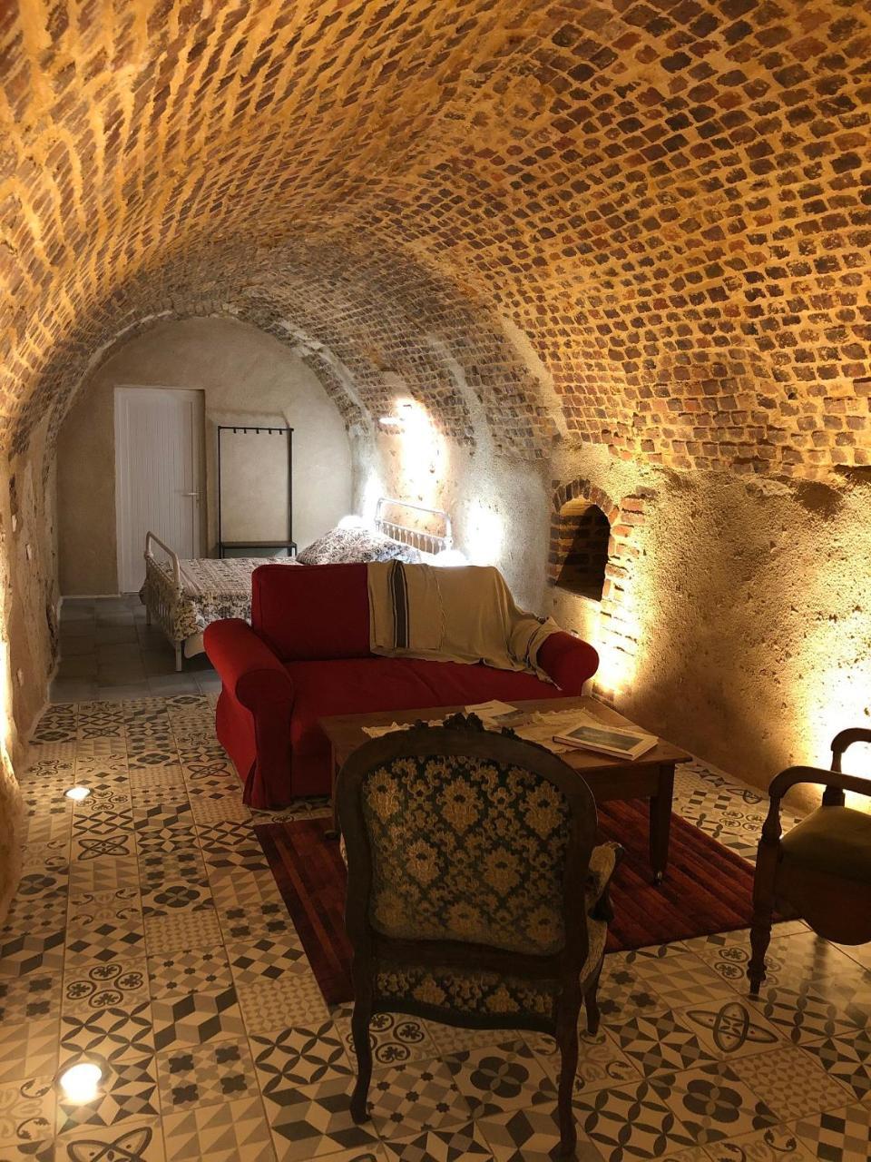 Gite Semi Troglodytique du Vieux Chai de Troo — 4-Star Luxury Hotel in Montoire-Sur-Le-Loir, France