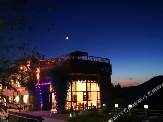 Guanshan Shiwai Chayuan Inn in Baokang, People's Republic of China