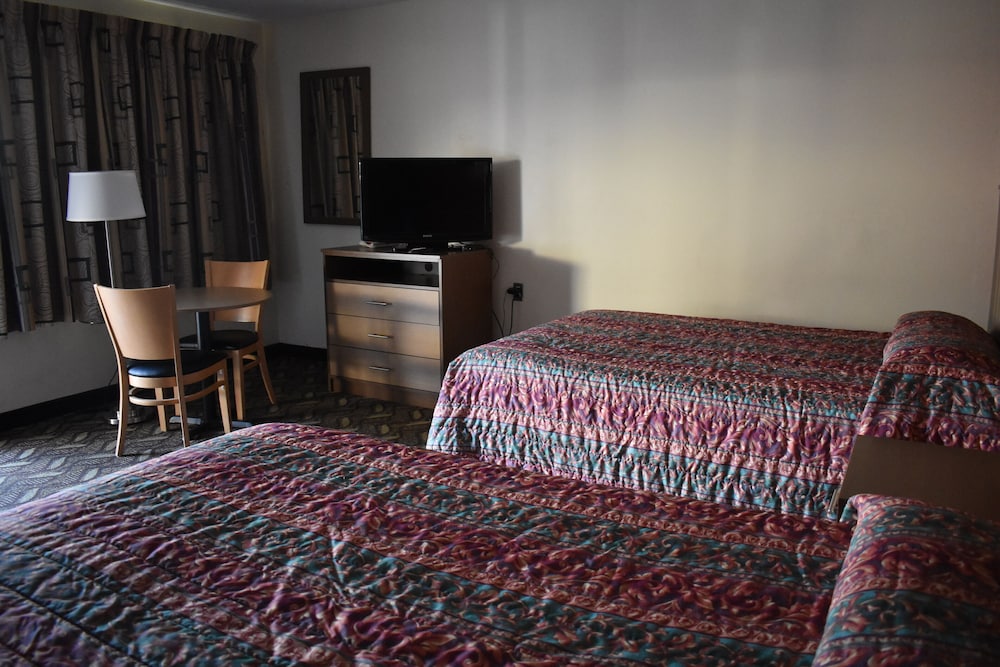 South Hills Motel - photo 9